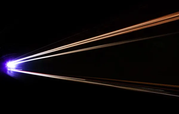 Sentieri leggeri auto nel tunnel . — Foto Stock