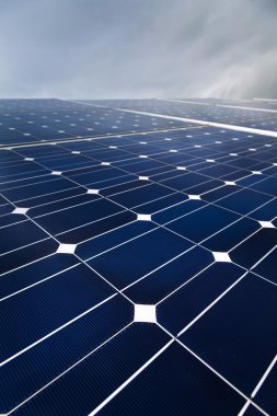 Yenilenebilir güneş enerjisi kullanan enerji santrali