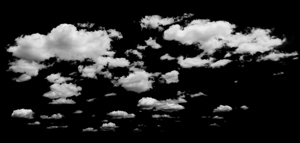 Белые облака над синим — стоковое фото