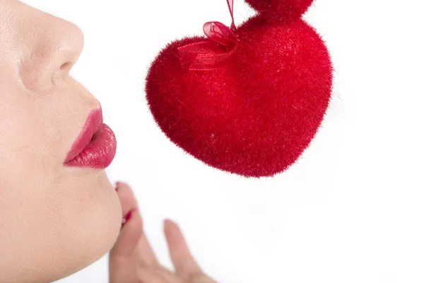 Chica labios y corazón rojo — Foto de Stock