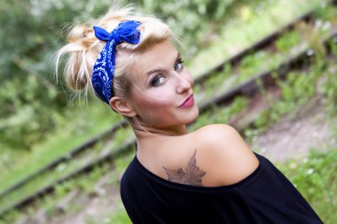 Yaz pinup kız, portre