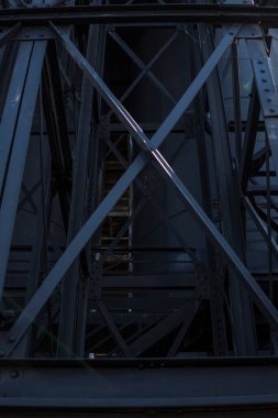 Çelik fabrikasının bir parçası olan metal fabrikası.