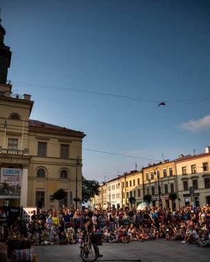 2021 / 07 / 23, Lublin, Polonya: Che sirki 2021 karnavalında bana yardım ediyor