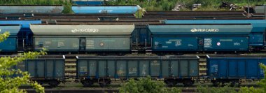 kielce, Polonya, 27 Temmuz 2021: PKP yük vagonları tren istasyonunda