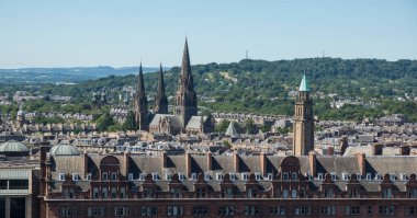 St. Mary Katedrali ile Edinburgh şehir manzarası