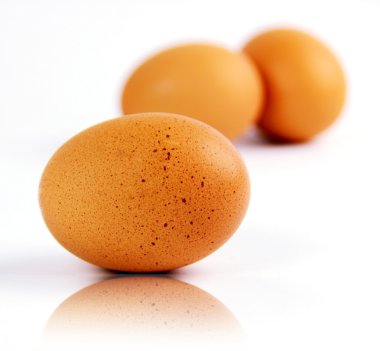 üç kahverengi yumurta