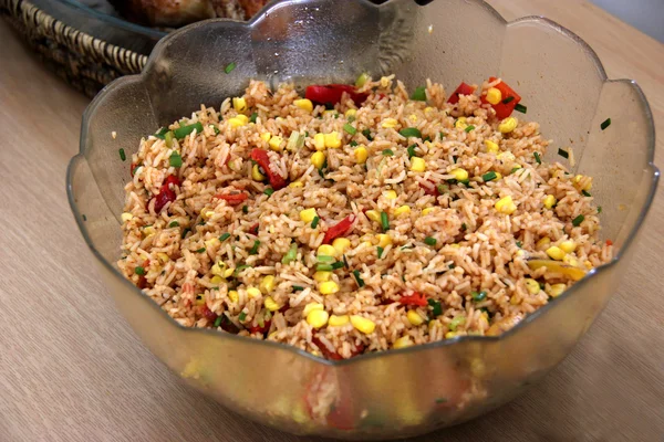 Vejetaryen pirinç salatası