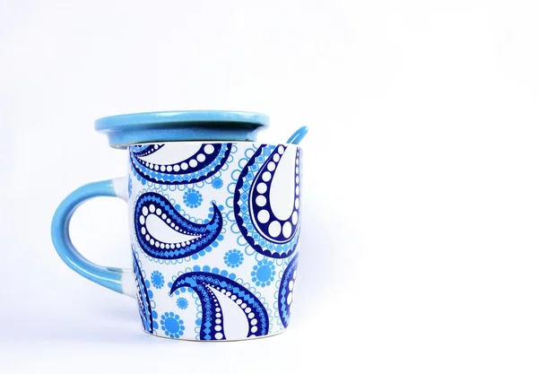 Kubek ceramiczny biały i niebieski — Zdjęcie stockowe