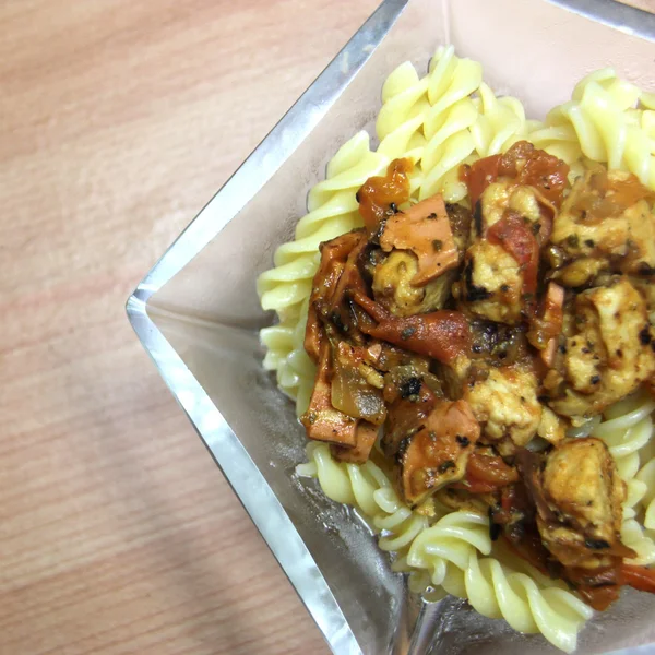 Vegetarian Fake Chicken and Vegetable Pasta — Stock Photo, Image