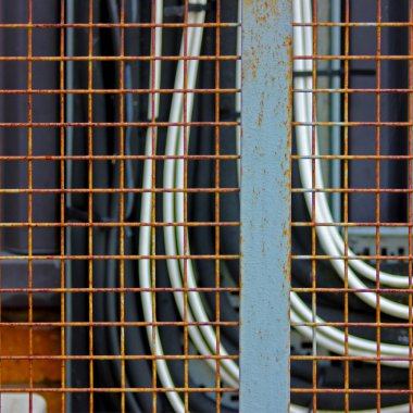 Panjurlar, ızgara, tel çit, bildiri özetleri