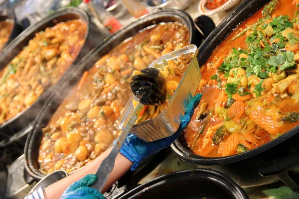 Markt kraam gekookt voedsel nemen weg restaurant — Stockfoto