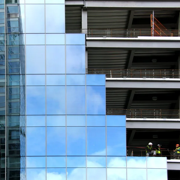 Estruturas de construção de vidro e aço — Fotografia de Stock