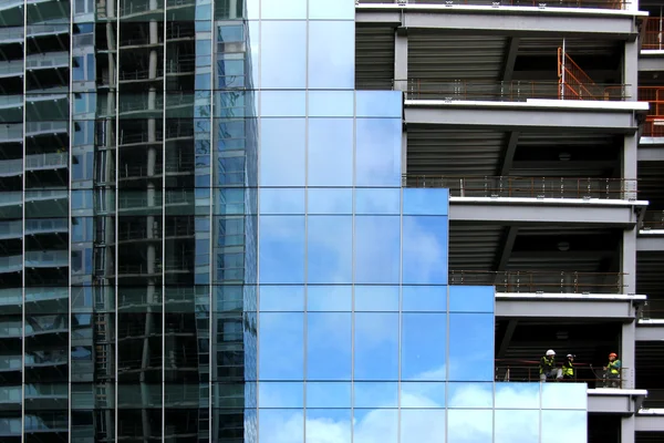 Estructuras de edificios de vidrio y acero — Foto de Stock