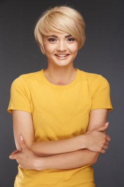 güzel bir kadın üzerinde gri izole