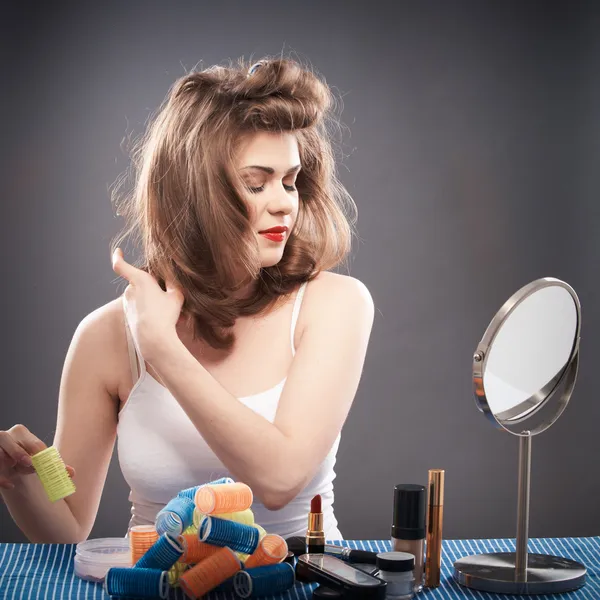 Mujer con el pelo rizado — Foto de Stock