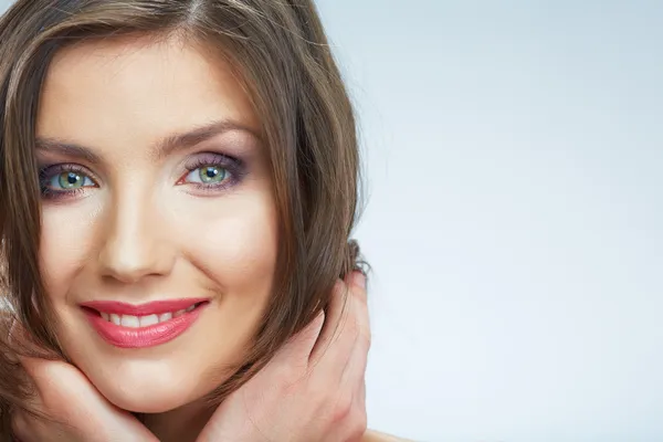 Close-up van gezicht portret van jonge vrouw — Stockfoto