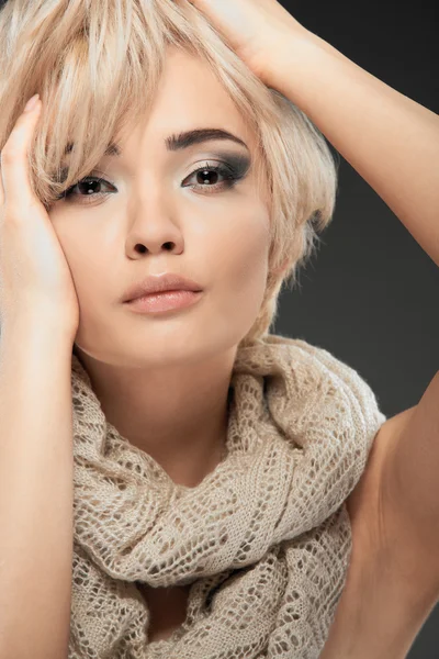 Fiatal nő haj stílus portré — Stock Fotó