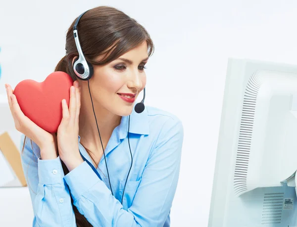 Retrato del operador sonriente del centro de llamadas con auriculares telefónicos iso —  Fotos de Stock