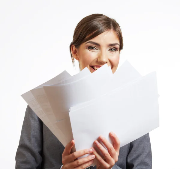 Portrait de femme d'affaires souriante avec du papier — Photo