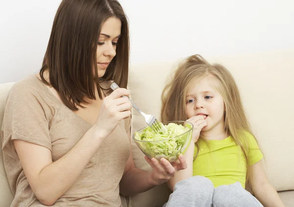 Mother feeds little girl — Stock Photo, Image