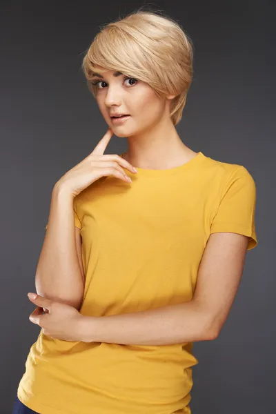 Retrato de mujer joven. Primer plano sesión de estudio de belleza . — Foto de Stock