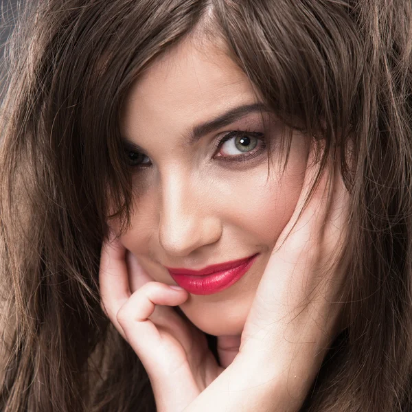 Sorrindo jovem mulher. — Fotografia de Stock