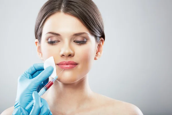 Schoonheid vrouw gezicht chirurgie close-up portret. — Stockfoto