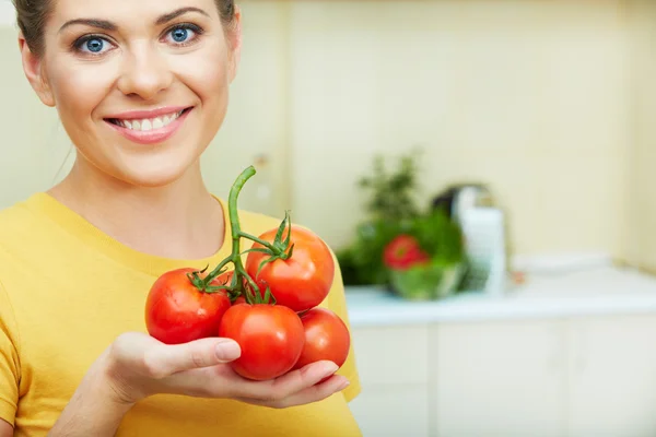 Mulher na cozinha — Fotografia de Stock