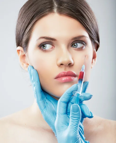 美しさの女性の顔の外科をクローズ アップの肖像画. — ストック写真