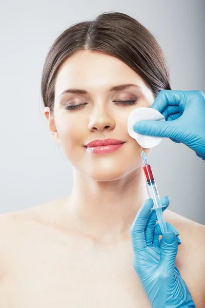 Schoonheid vrouw gezicht chirurgie close-up portret. — Stockfoto