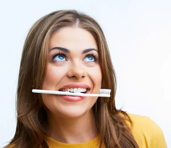 Donna con spazzola dentata — Foto Stock