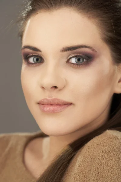 Younng woman close up portrait — Stock Photo, Image