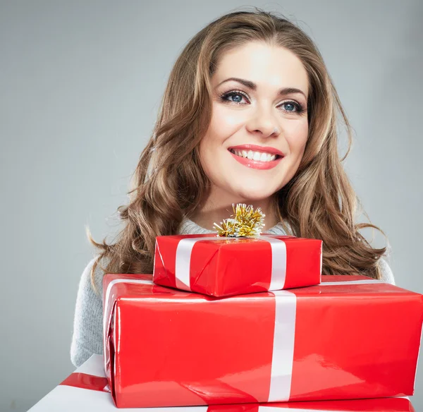 Young woman portrait hold gift — Stock Photo, Image