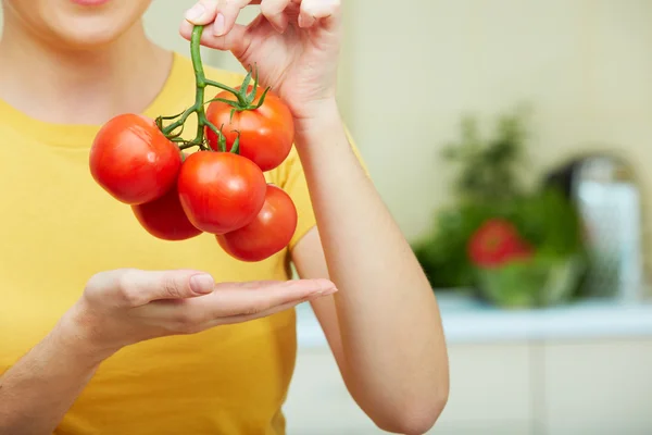 Frau in der Küche — Stockfoto