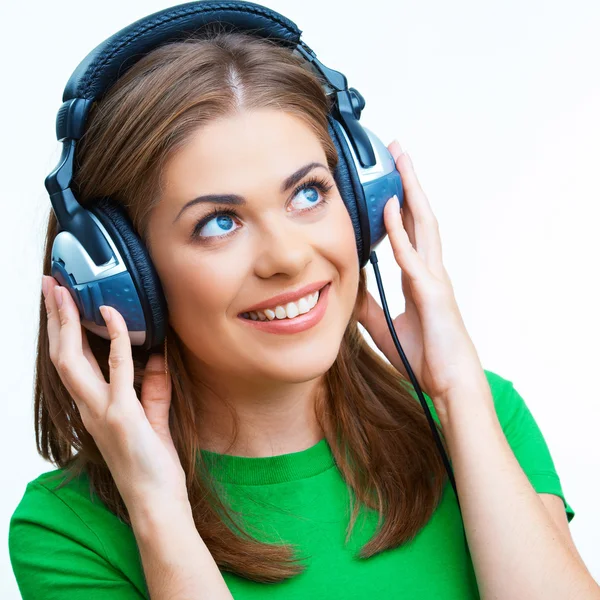 Mulher sorridente ouvir música  . — Fotografia de Stock