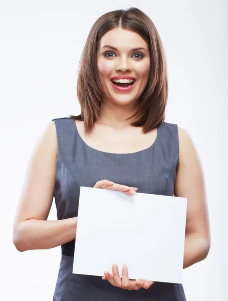 Affärskvinna hålla vitt blankt papper. — Stockfoto