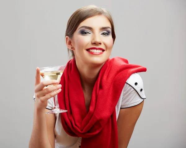 Mujer sonriente sostener copa de vino — Foto de Stock