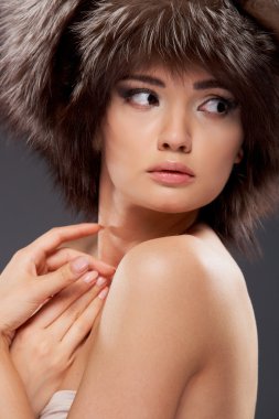 güzel bir genç kadın yüzü