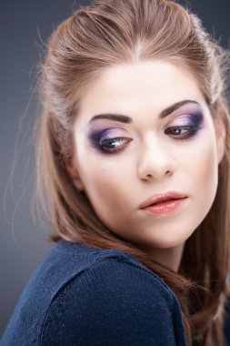 güzel bir genç kadın yüzü