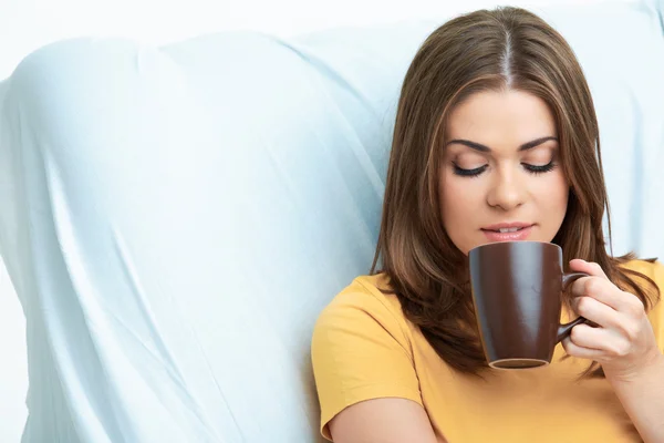 Woman sitting at sofa — Stock Photo, Image