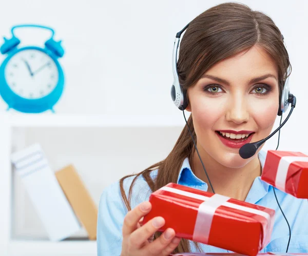 Business woman at work in office with red gift box — Stock Photo, Image