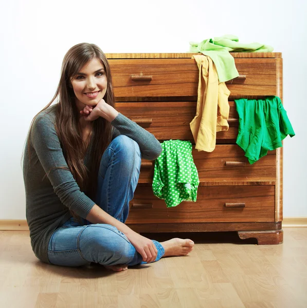 Retrato casual de adolescente. Hermosa joven mujer casual stu — Foto de Stock