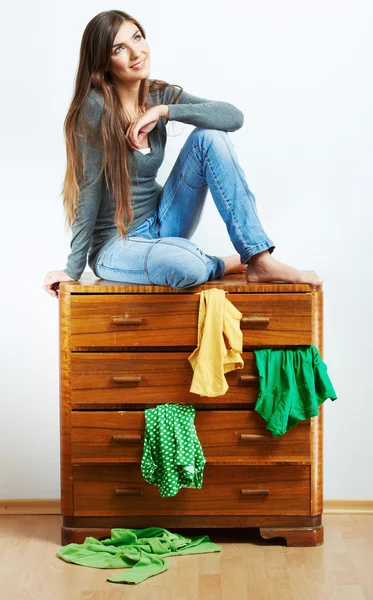 Casual teenager girl portrait. Beautiful young woman casual stu — Stock Photo, Image