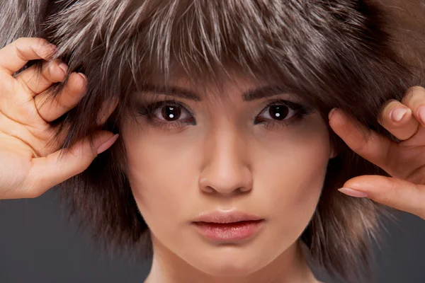 Young woman portrait. Closeup beauty studio shoot. — Stock Photo, Image