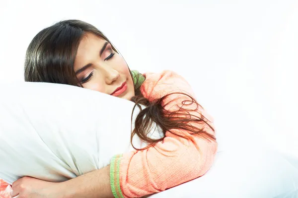 Vrouw slapen in witte bed — Stockfoto