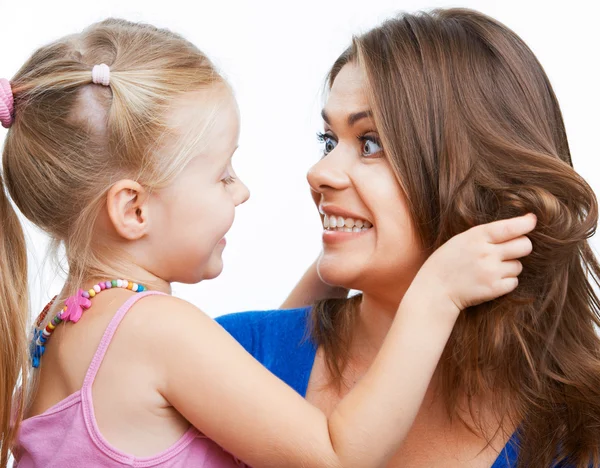 Ung mamma och flicka. — Stockfoto