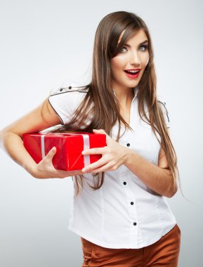 siyah elbiseli neşeli kadın