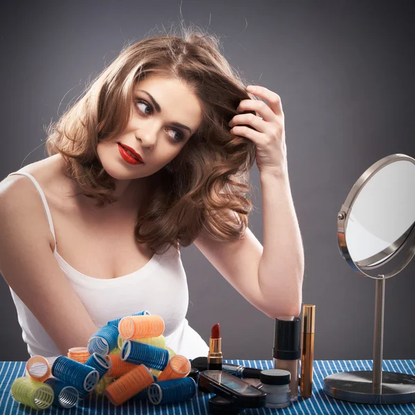 Mulher com cabelo encaracolado — Fotografia de Stock