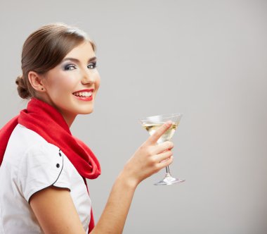 kokteyl cam olan kadın