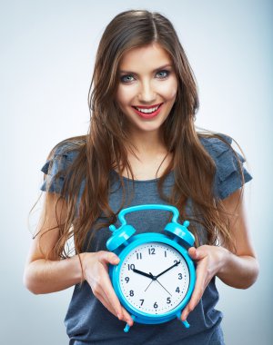 kadın tutarak saati